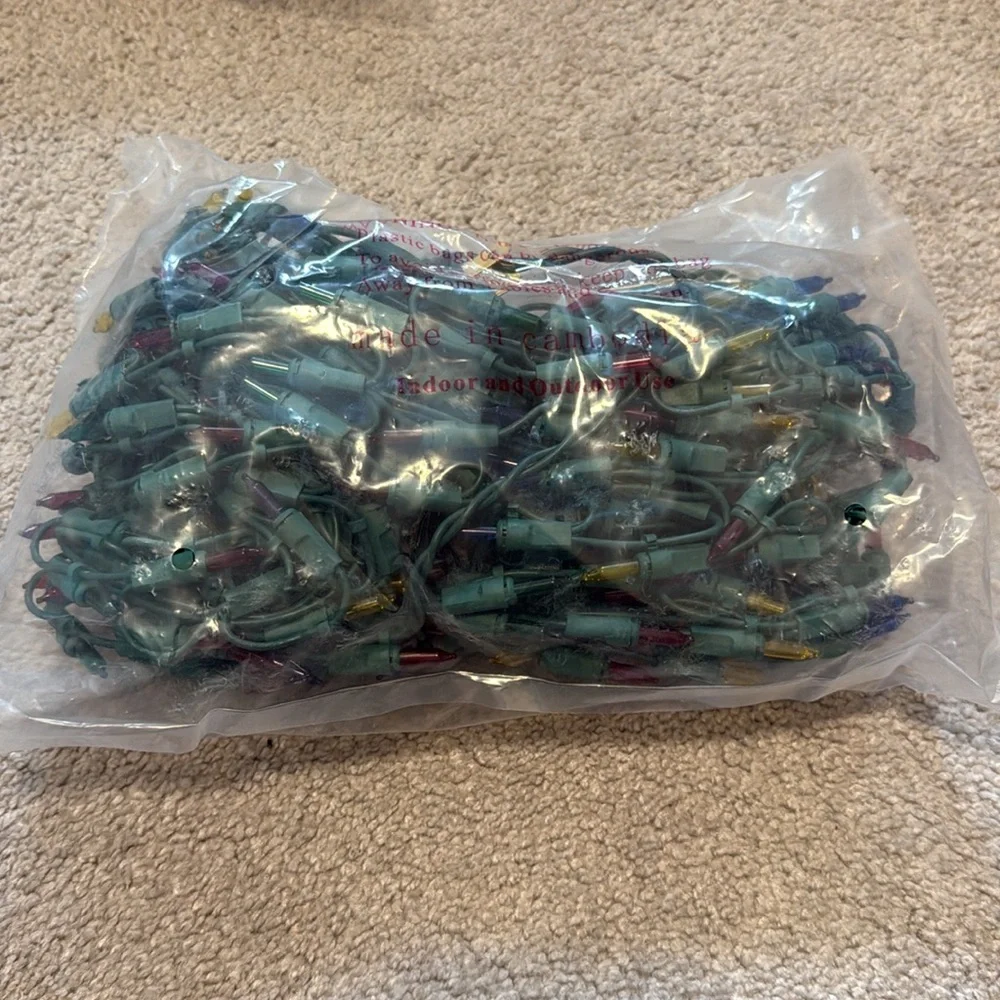 NEW in BAG Wintergreen Lighting  9' Garland, 300 Multicolored Lights- Green Wire